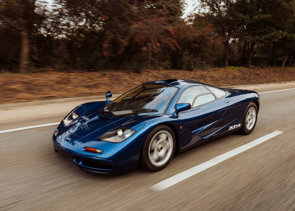 McLaren F1 Merah Terekam Di California, Sosok Langka Ini Langsung Memikat Banyak Mata
