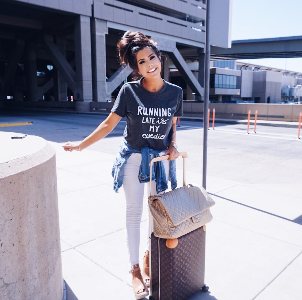 Sederhana Tapi Terlihat Mewah, 7 Inspirasi Outfit Traveling Kasual Ala Sood Yacht