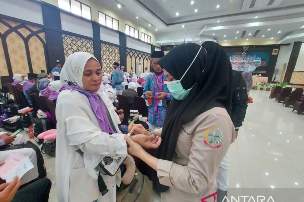 Pecahan Kecil Riyal Paling Diburu Jamaah Haji Lombok, Penukaran Langsung Ramai Di Asrama Haji
