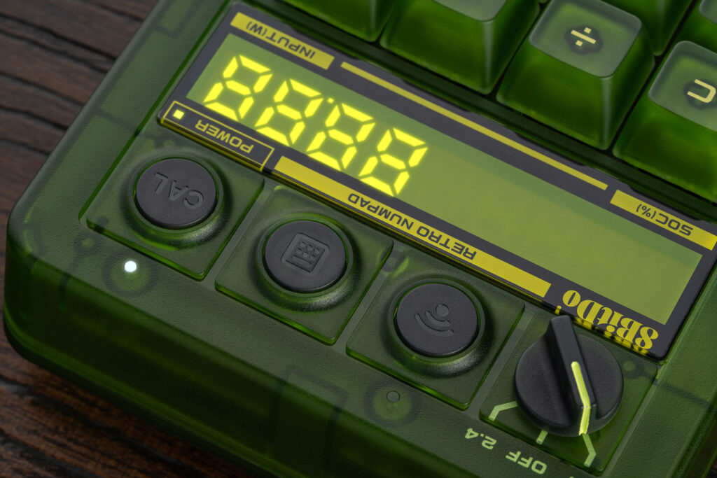 Numpad Xbox Hijau Transparan dari 8BitDo Ini Bisa Berubah Jadi Kalkulator Retro