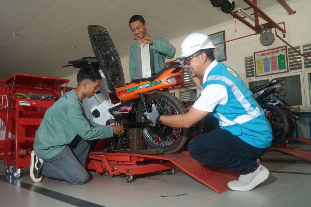 Baterai Motor Listrik Di Palembang Makin Dicari, Bengkel Spesialis Jadi Tempat Sandaran Baru