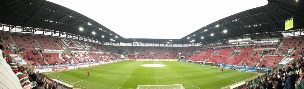 Frankfurt Diuji Di WWK Arena Penuh, Augsburg Mengincar Poin Penentu Ke Eropa