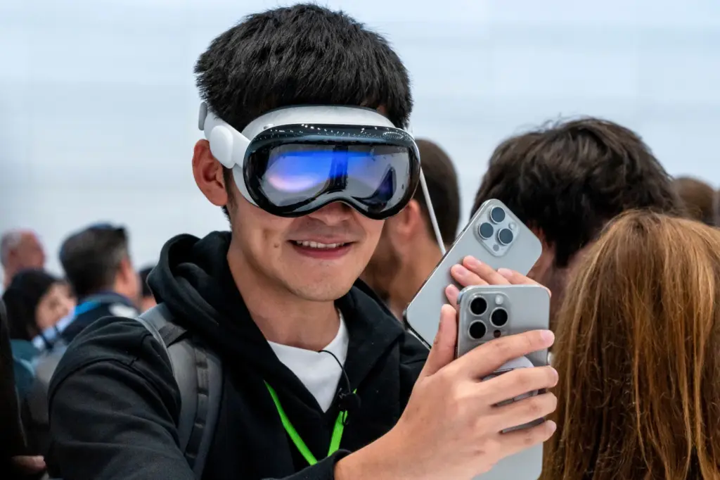 Kacamata Pintar Apple Tanpa Layar Siap Hadir, Siap Menantang Meta pada 2026