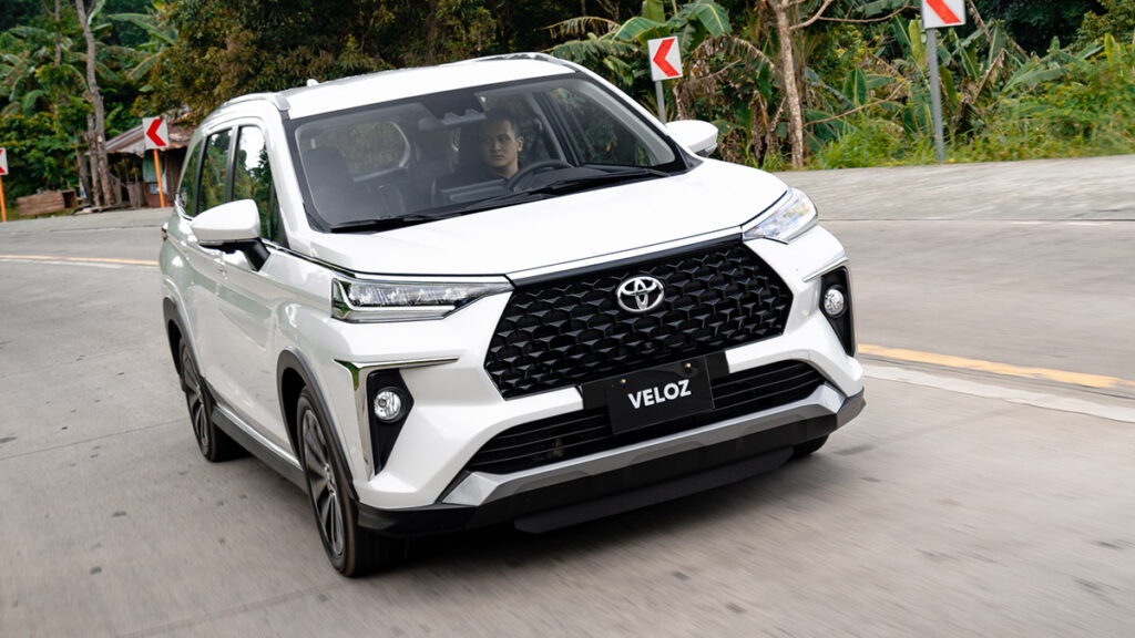 Toyota Veloz Hybrid Menjadi Jawaban Irit Saat Harga BBM Terus Merangkak Naik