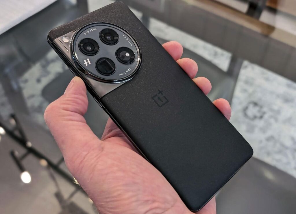 Snapdragon 8 Gen 3 dan Layar 4.500 Nits Warnai Kehadiran OnePlus 12 di Indonesia, Harga Mulai Rp13,9 Juta