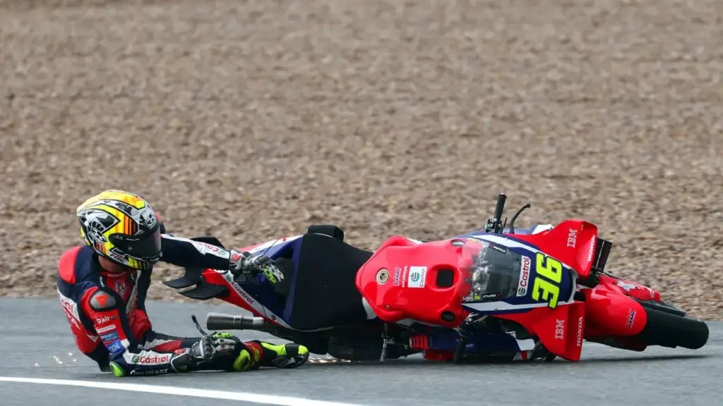 Marquez Keluar Dari Jatuh, Menyalip Bagnaia Untuk Menang Sprint MotoGP Spanyol Di Jerez Saat Hujan Turun