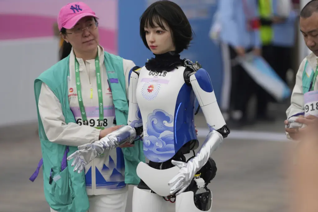Lebih Dari 300 Robot Humanoid Menempuh 21 Km Di Beijing, Ujian Ketahanan Dan Kecerdasan Mesin Memanas