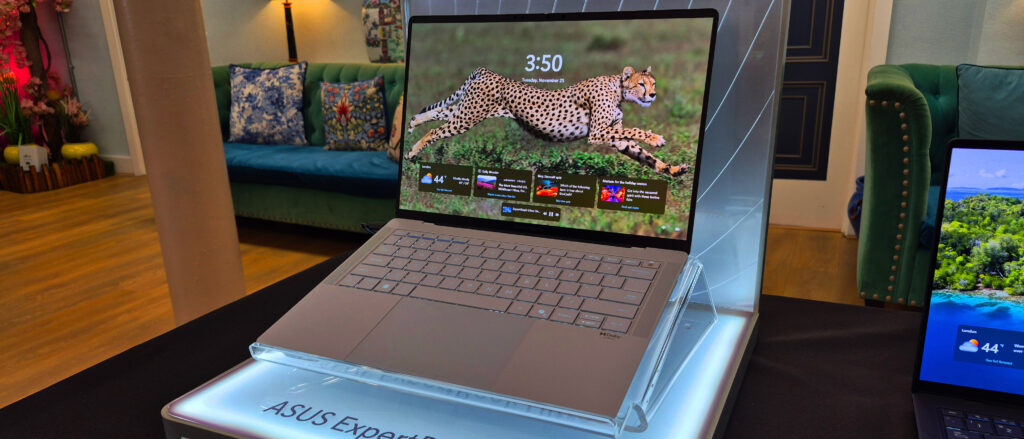 Di Bawah 1 Kg Dan Siap Dengan AI, Asus ExpertBook Ultra Menyasar Segmen Premium Hampir Rp40 Juta