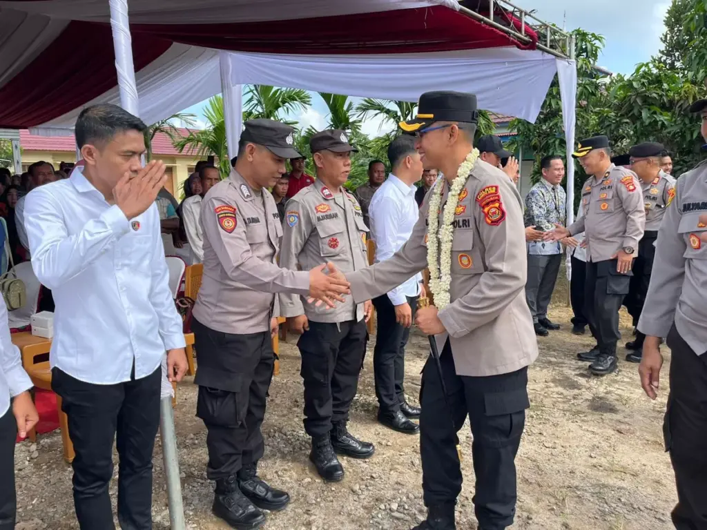 AKBP Risnan Aldino Sapa Warga Air Kumbang, Bansos dan Pengecekan Polsek Jadi Satu Langkah