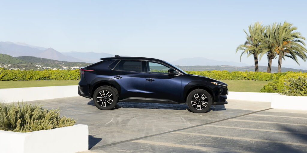 bZ4X Ambil Panggung Utama Toyota, RAV4 EV Resmi Ditinggalkan di Tengah Harga Mendekati Rp1 Miliar
