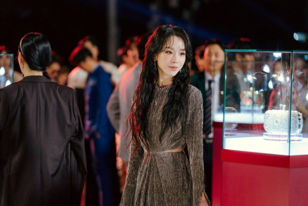Gaya Netral Shin Hae Sun, Kunci OOTD Kasual yang Mudah Naik Kelas ke Formal