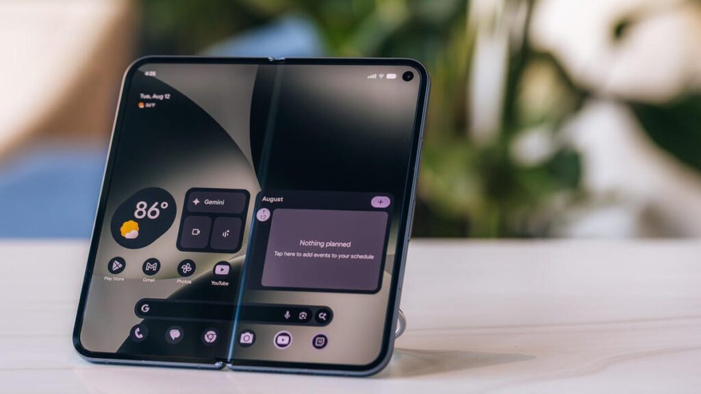 Pixel 10 Pro Fold Unggul di IP68 dan Qi2, Galaxy Z Fold 8 Mengejar Dengan Tenaga Lebih Besar