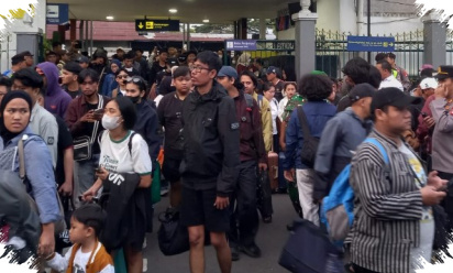The Jakmania Berdatangan di Lempuyangan, Polisi Jaga Arus Tetap Terkendali