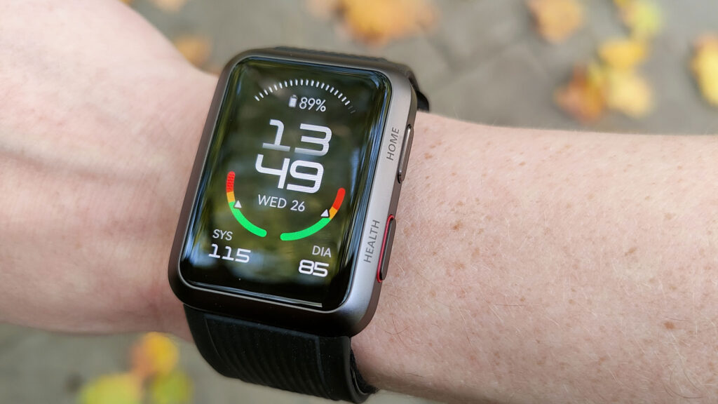 99 Berlian Mengelilingi Jam Huawei Ini, ECG dan Tekanan Darah Tetap Bisa Dipantau