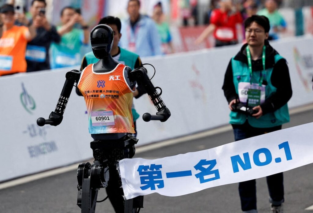 Robot Humanoid Melesat di Beijing, Catatan Mereka Melampaui Rekor Maraton Manusia