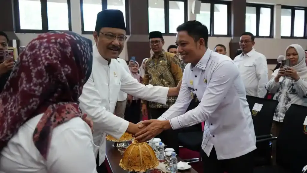 BPS Tetapkan Desil DTSEN, Gus Ipul Tegaskan Pendamping PKH Tak Punya Wewenang