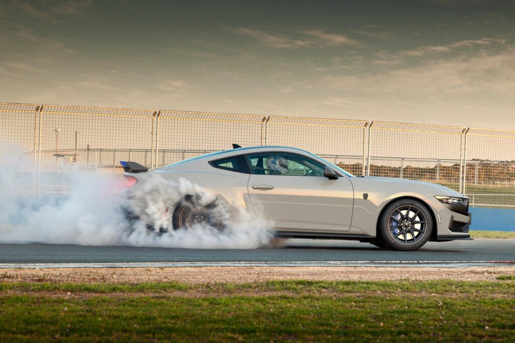 Ford Mustang Dark Horse T8-Spec Jadi Yang Termahal Di Australia, Harus Dirakit Ulang Di Melbourne