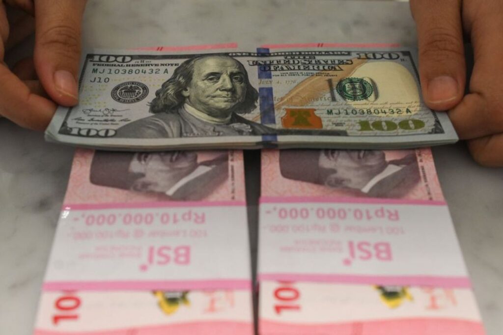 Dolar AS Tersendat Di Pasar Global, Rupiah Kembali Menguat Tipis Ke Rp 17.163