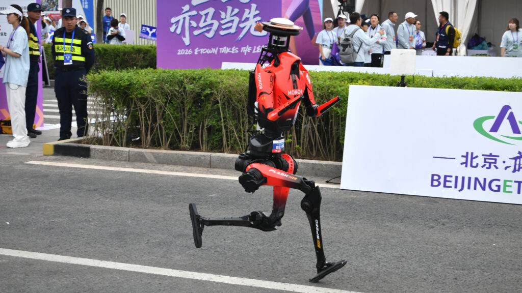 Robot Humanoid Honor Melaju Di Half-Marathon 50 Menit, Membuka Ukuran Baru Melawan Manusia