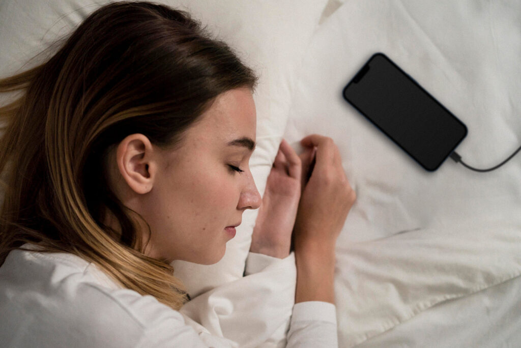 Jeda Malam Di Smartphone, Tidur Lebih Nyenyak Dan Baterai Lebih Tahan Lama