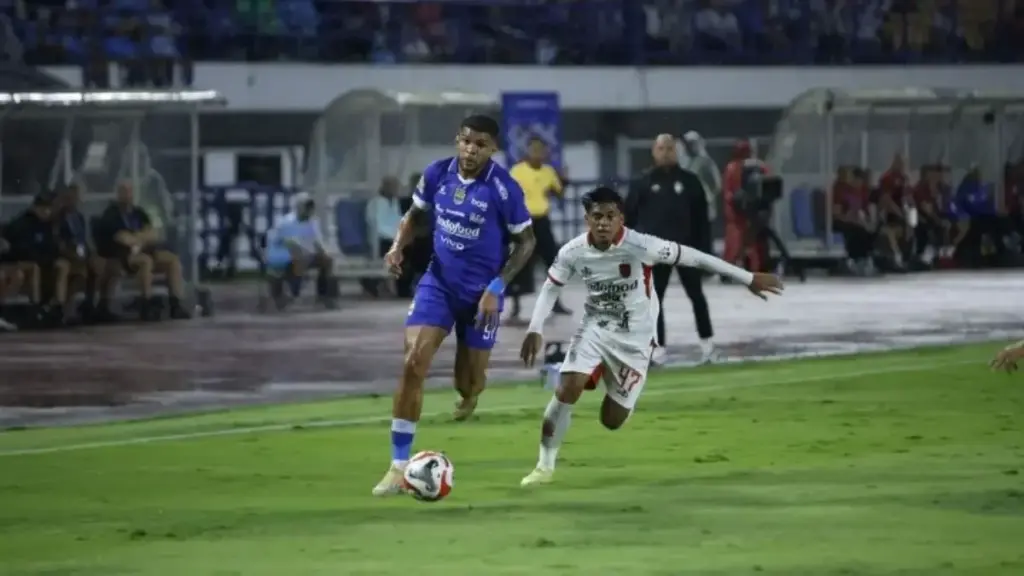 Pesta Juara Persib Bandung Belum Tiba, Borneo FC dan Persija Masih Menekan di Puncak