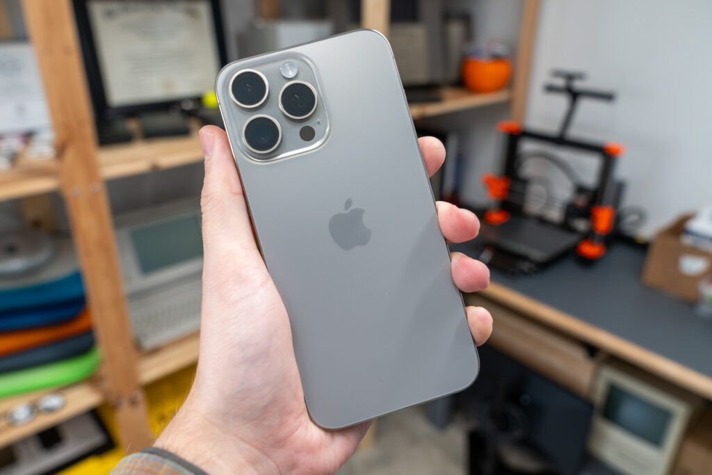 iPhone 16 Pro Max Melesat Paling Jauh, iPhone 15 Tetap Paling Masuk Akal di April 2026
