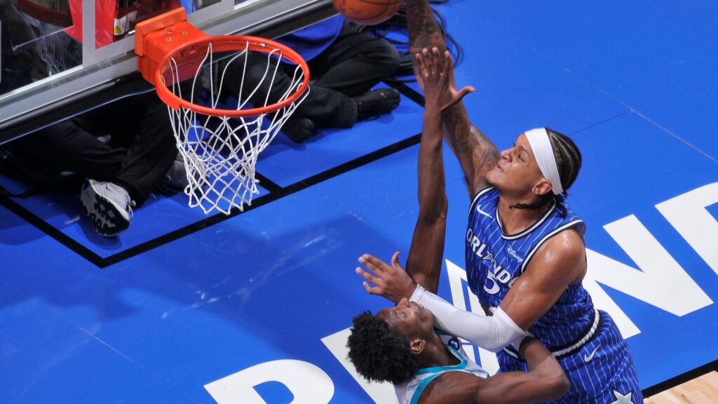 Orlando Pastikan Tempat di Playoff dengan Kemenangan Meyakinkan 121-90 atas Hornets, Amankan Unggulan Kedelapan Timur