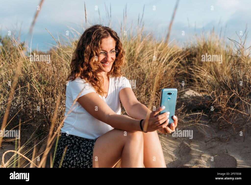 Satu Prompt Gemini AI Ubah Selfie Pantai Saat Sunset Menjadi Tampak Natural dan Hangat