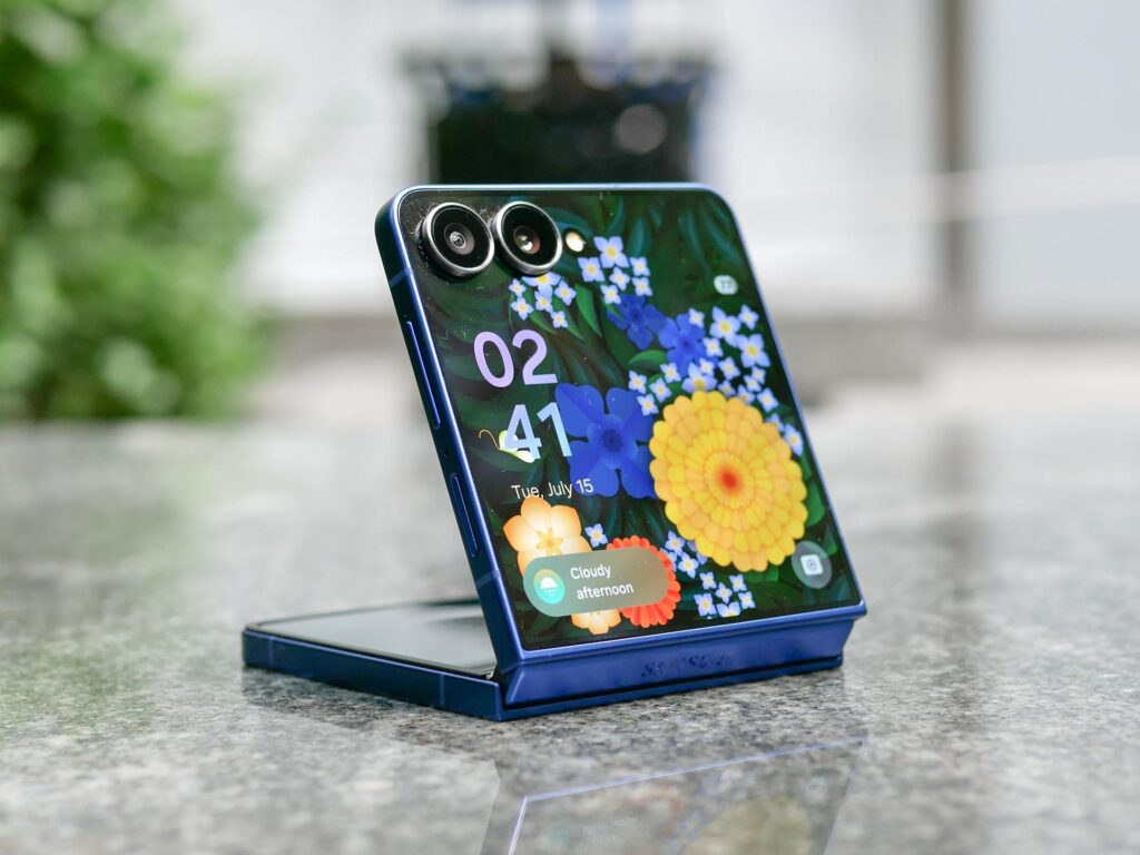 Bocoran Galaxy Z Flip 8 Tunjukkan Perubahan Kecil, Samsung Makin Mantap Menopang Ponsel Lipat Lain