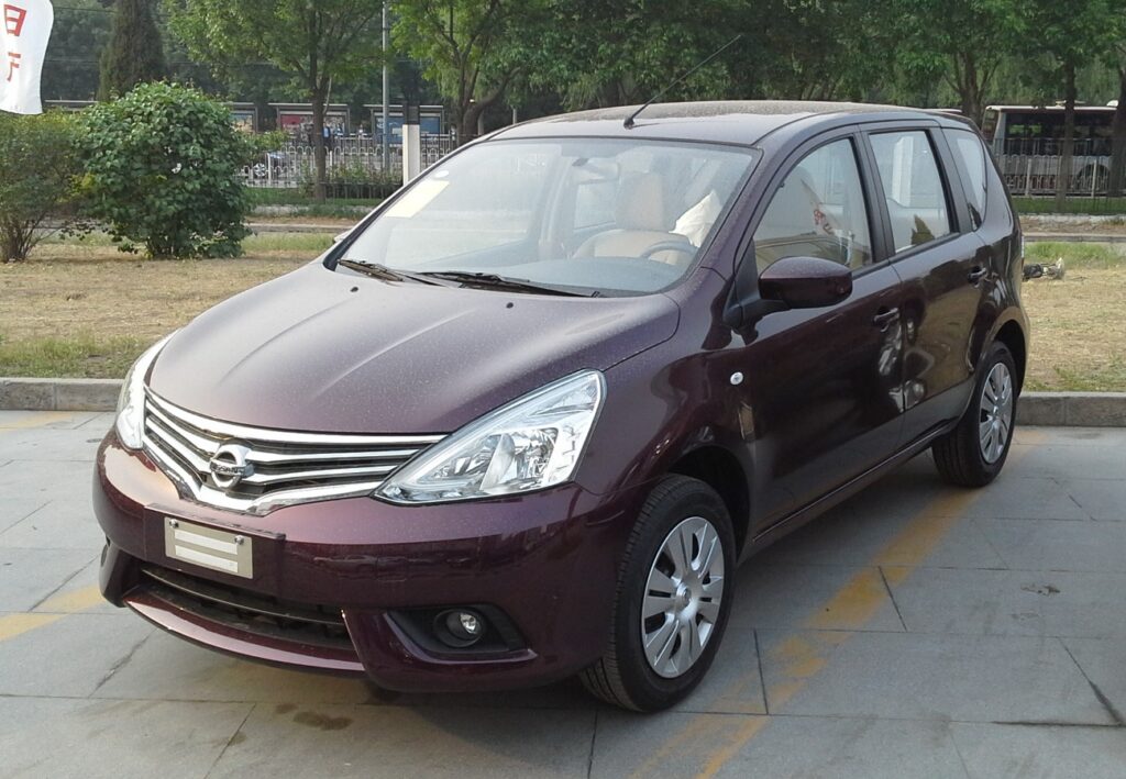 Livina L11 Tersohor Nyaman, Kurang Bertenaga di Gempuran LMPV Indonesia