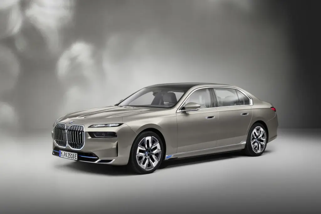 BMW Seri 7 Terbaru Menekan Emisi dari Baterai hingga Produksi, Kemewahan Kini Lebih Ramah Lingkungan