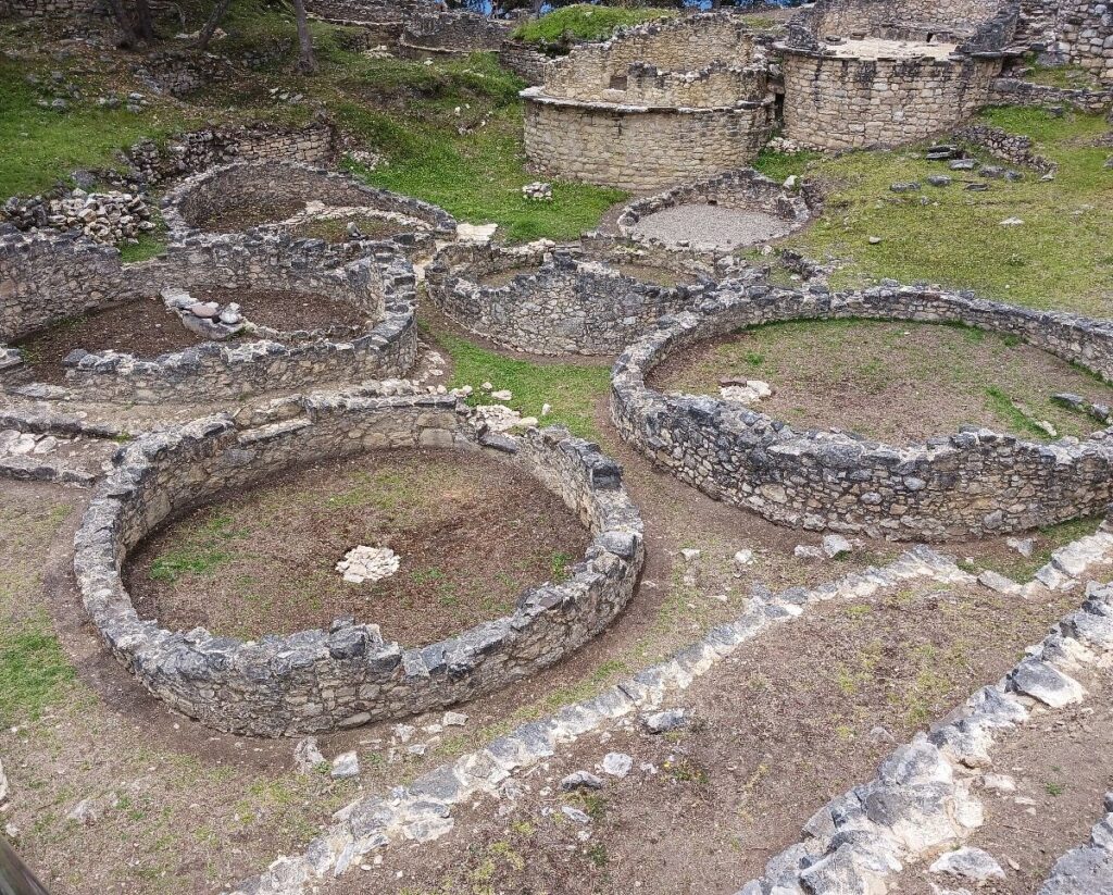 420 Bangunan Melingkar di Kuélap, Benteng Batu Chachapoya di Ketinggian Andes