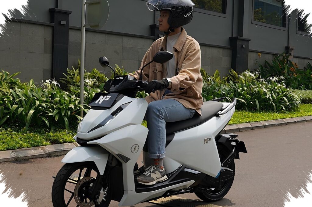 Motor Listrik Rp30 Jutaan Ini Mampu Menempuh 140 Km Sekali Cas, Baterai Sudah Termasuk