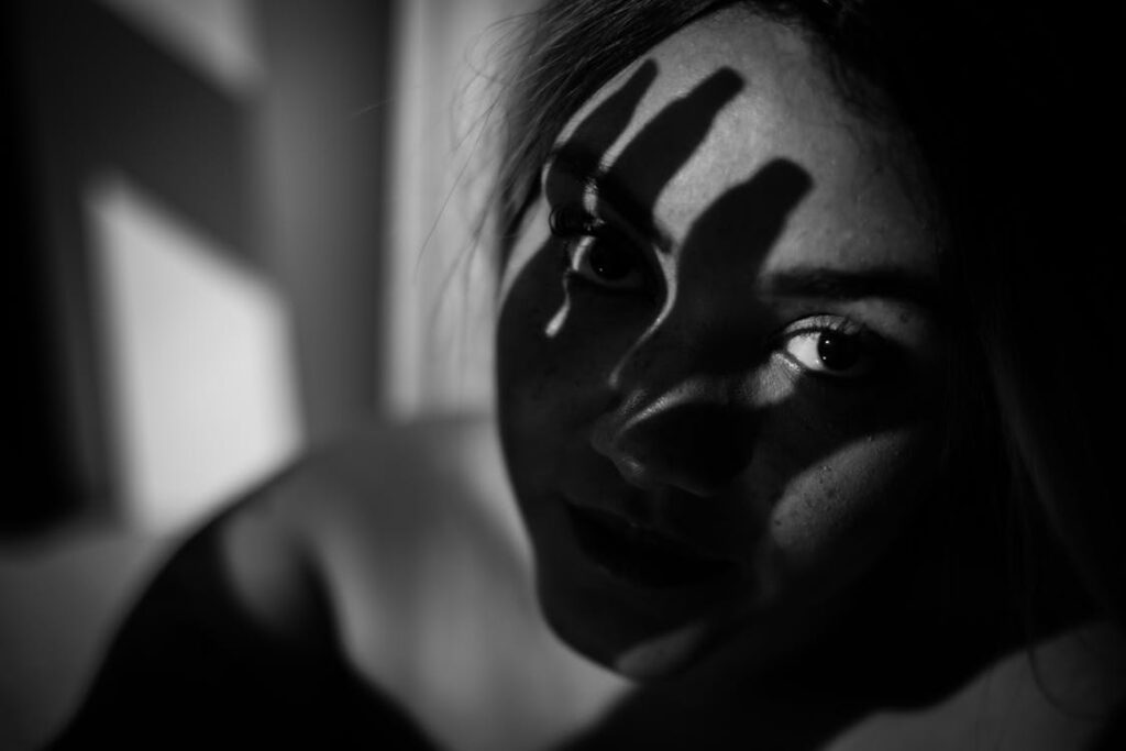 Cahaya Dan Bayangan Bikin Foto Gemini AI Terasa Lebih Mahal, Ini 6 Prompt Shadow Play-nya