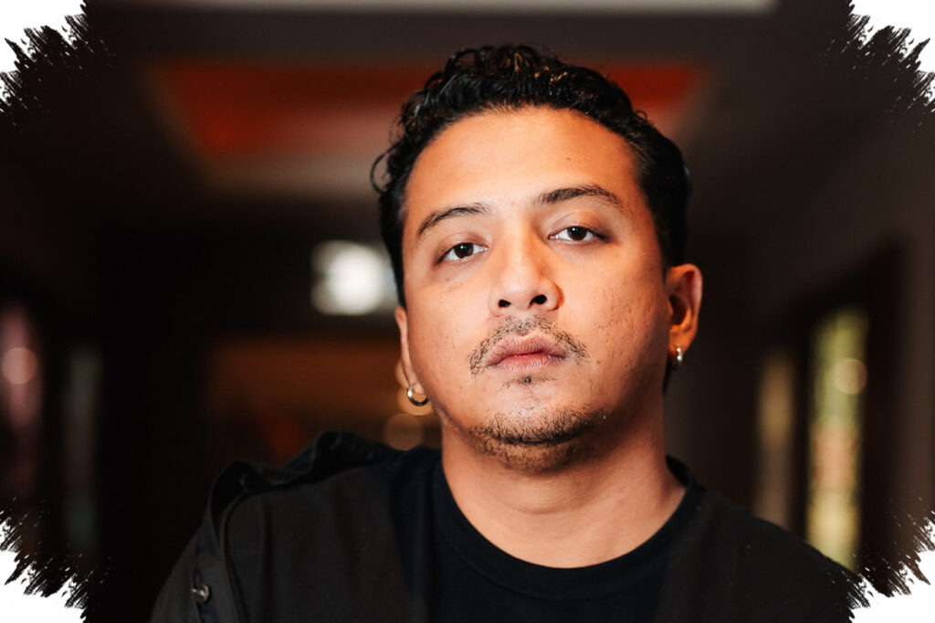 Kepala, Pundak, Kerja Lagi Menyentuh Kelelahan Kerja, Sal Priadi Tulis Lagu Ini di Lokasi Syuting