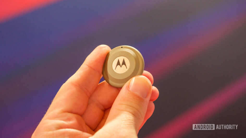 Pelacak Kecil Motorola Ini Tahan Lebih Dari 600 Hari, Bisa Cari Ponsel dan Kontrol Kamera dari Jarak Jauh