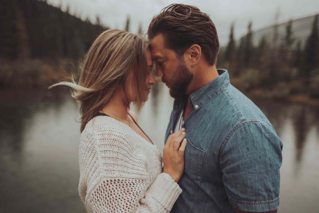 Foto Pasangan Jadi Lebih Natural di Gemini AI, 6 Prompt Ini Bikin Nuansa Romantis Terasa Hidup