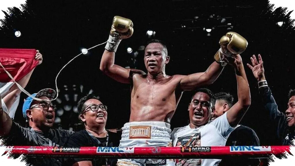 Pelukan Daud Yordan Usai Menang Atas Petinju Rusia, Stadion Yekaterinburg Langsung Bergemuruh