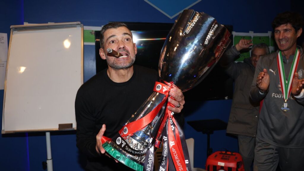 Bahkan Usai Raih Trofi, Sergio Conceicao Tetap Dibayangi Rumor Pemecatan di AC Milan