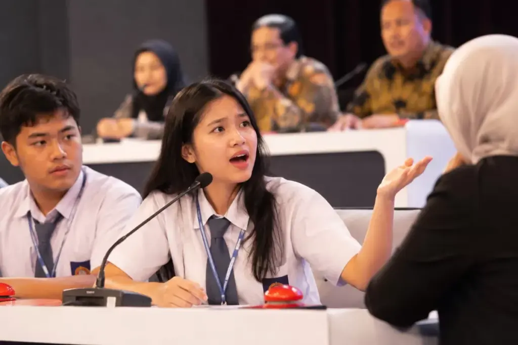 Protes Karena Nilai Beda, Siswi SMAN 1 Pontianak Tuntut Penilaian LCC MPR RI Lebih Adil