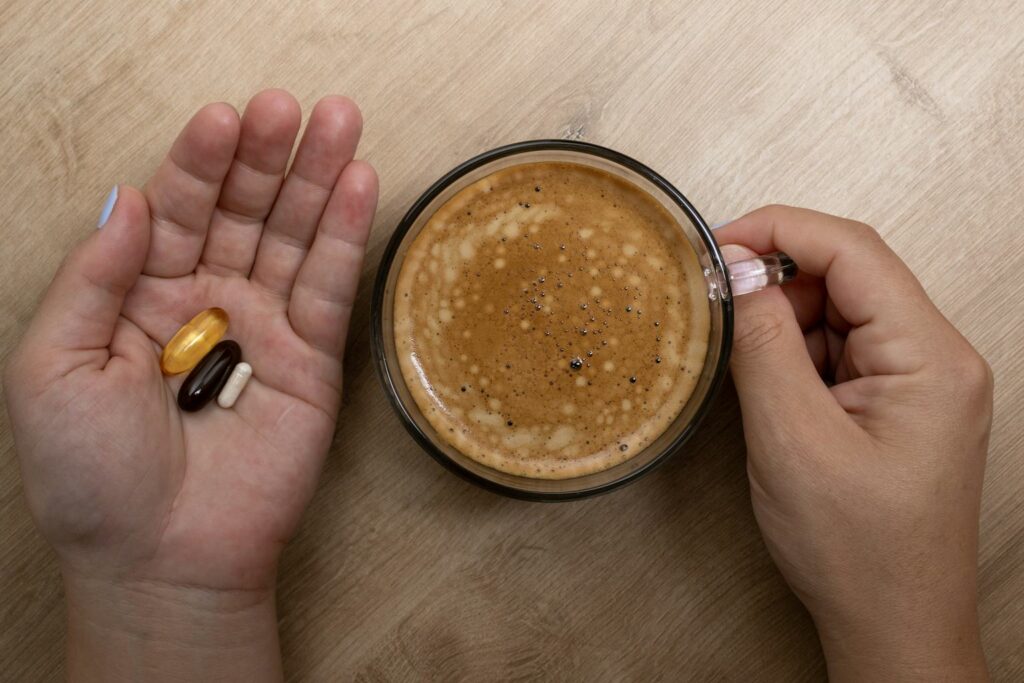 Kopi Bisa Mengganggu Cara Kerja Banyak Obat, Dari Tiroid Hingga Pengencer Darah