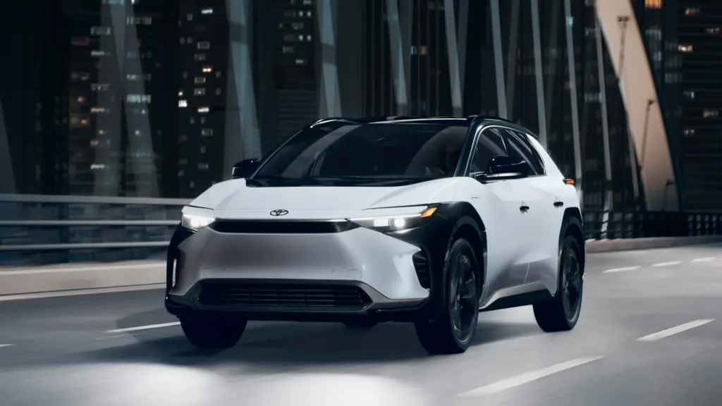 Toyota bZ4X Kian Dilirik, Jarak Tempuh Lebih Jauh dan Akses Isi Daya Lebih Mudah Tarik Pembeli AS