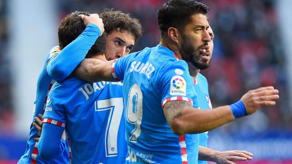 Dua Penalti Ditinjau VAR, Atletico Madrid Tetap Menang Susah Payah 2-1 di El Sadar