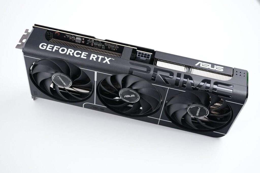 Lenovo Bellator Blade 7000 Naik Kelas Dengan RTX 5060 Ti, Harga Tetap Masuk Akal