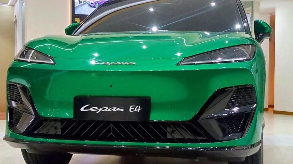 Jarak Tempuh 500 Km Dan Fast Charging 200 kW, Lepas E4 EV Siap Menantang SUV Listrik Kompak Indonesia