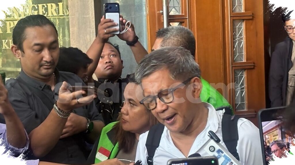 Jaksa Dinilai Kelelahan Menyusun Bukti, Rocky Gerung Soroti Cara Sidang Nadiem Berjalan