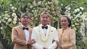 Kebaya Kartini Beige Dan Riasan Mata Tegas, Penampilan Soimah Di Akad Putranya Tampil Harmonis