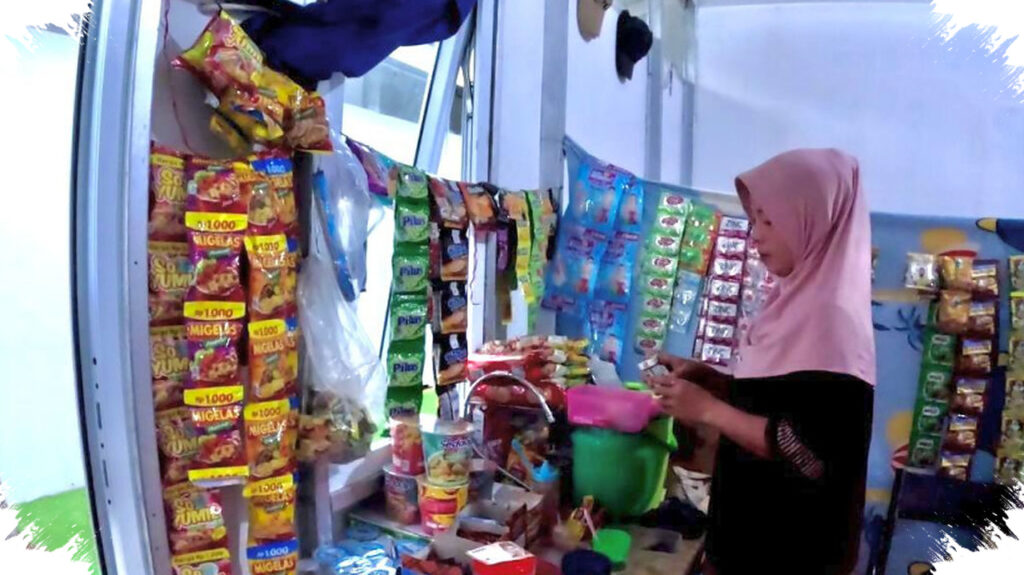 Dari Rumah Tertimbun Lumpur ke Warung Kecil, Reni Menata Hidup Lagi di Huntara
