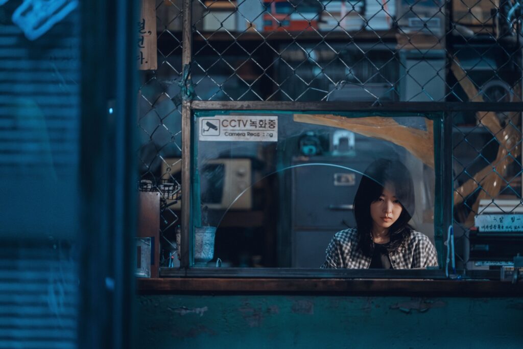 Woogy Jadi Penopang Kim Hee Ju Di Tengah Ancaman, Uang Cepat, Dan Kurang Pengalaman