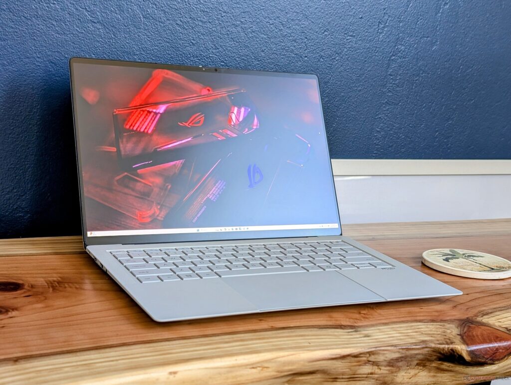 Layar Tandem OLED 3K dan Baterai 26 Jam, Asus ExpertBook Ultra Tampil Serius Untuk Bisnis Premium